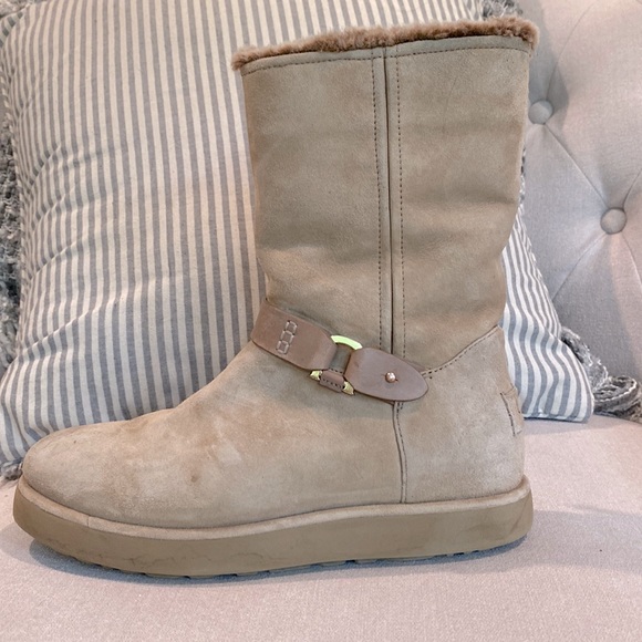 Beige UGG Boots - Women’s Size 7 - Picture 3 of 9